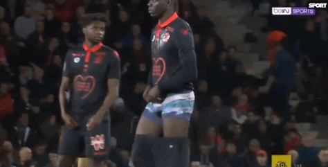 维拉主场31场不败！海外情报：维拉1-1曼联（外媒速递：维拉1-1曼联，主场不败延续至31场）