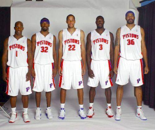 经纪人：莱万没有考虑过退役，但他的未来计划仍未有任何决定（莱万经纪人：未考虑退役，未来去向尚未敲定）