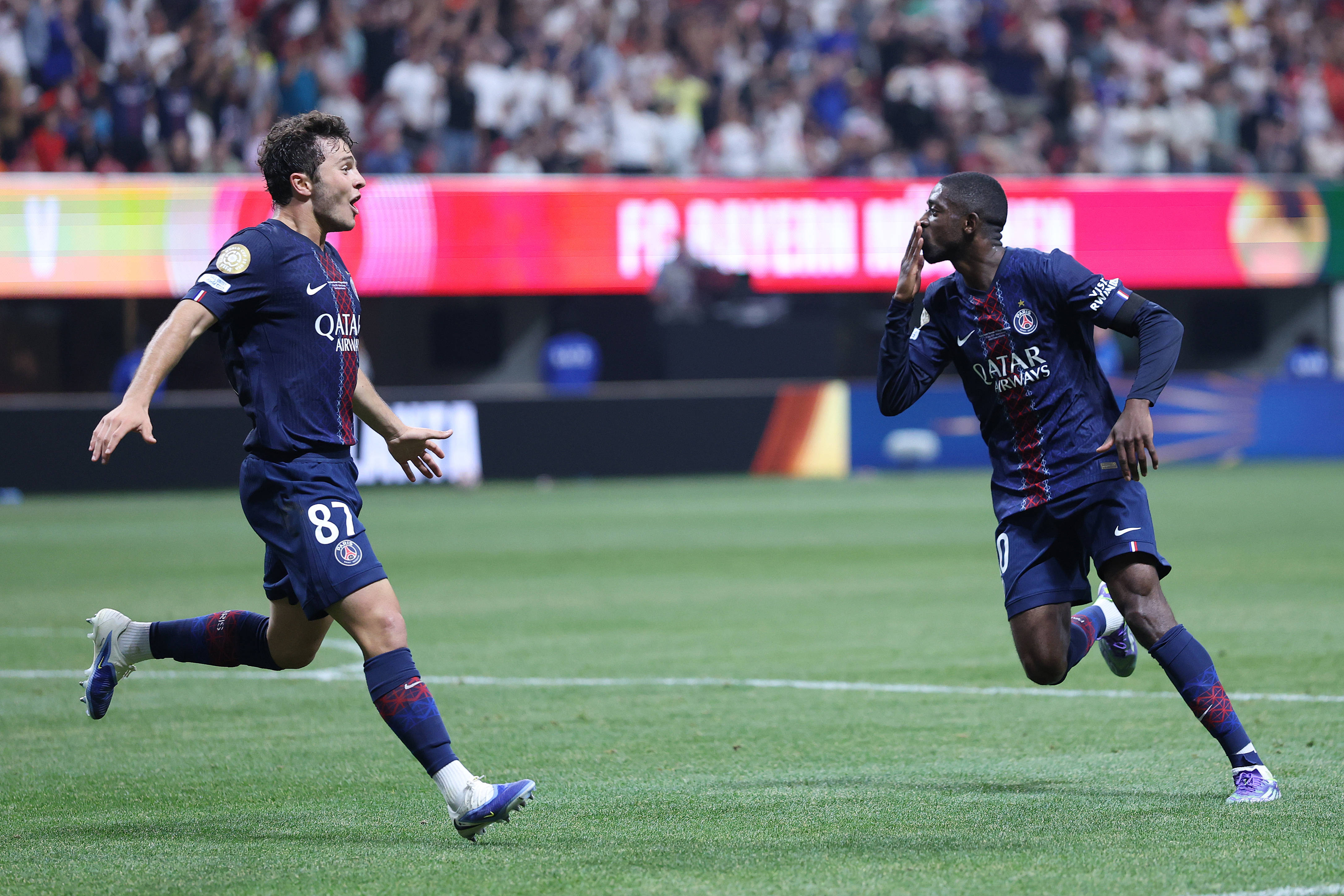 罗尼令人惊讶，费兰大胜，但佩德里是王者（罗尼爆冷，费兰大捷，佩德里称王）