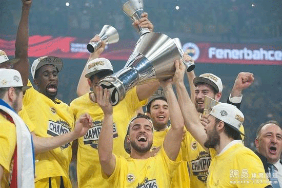 梅西：踢球不会在意纪录；希望能够参加2026世界杯（梅西：踢球不看重纪录，盼出战2026年世界杯）