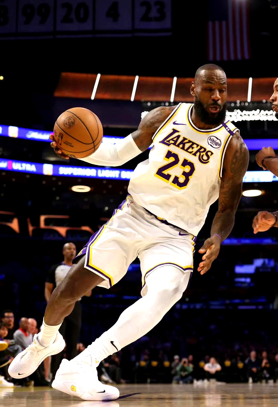 杰伦·约翰逊背靠背拿下三双，成为老鹰队史第二人（杰伦-约翰逊连场三双，位列老鹰队史第二人）