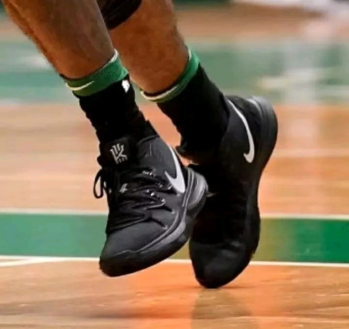 TA：利马传球出色&充满侵略性，他的回归可以丰富曼联打法（TA：利马传球出众且侵略性十足，复出将丰富曼联的战术选择）