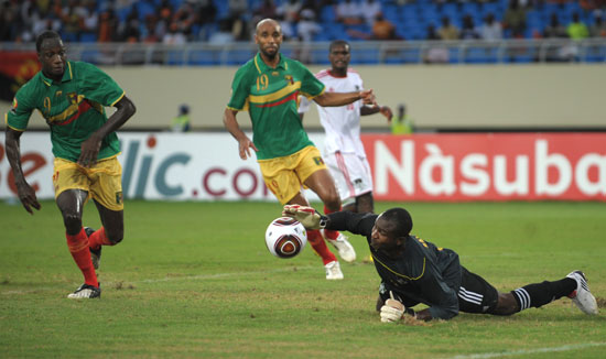 掘金约基奇豪取三双助球队连胜（约基奇砍三双，掘金豪取连胜）