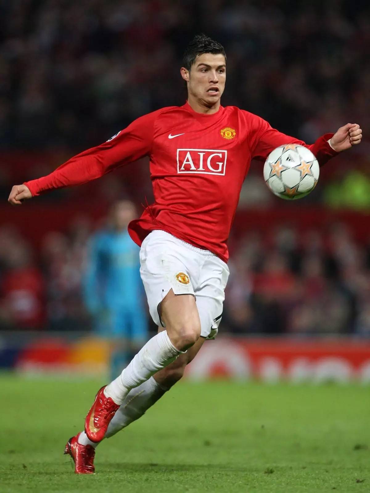 罗马诺：切尔西愿支付埃斯特旺的浮动条款，总价可超6500万欧（罗马诺：切尔西愿触发埃斯特旺附加条款，整体费用或将突破6500万欧）