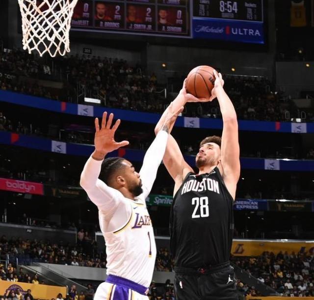 30号再续，弗林蓬社媒展示利物浦新赛季球衣（30号继续沿用，弗林蓬社媒晒利物浦新赛季球衣）