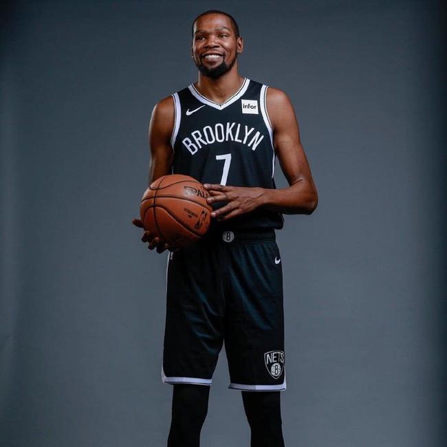 官方：泽林斯基战维罗纳轰出的世界波当选意甲11月最佳进球（官方宣布：泽林斯基对阵维罗纳的精彩远射获评意甲11月最佳进球）