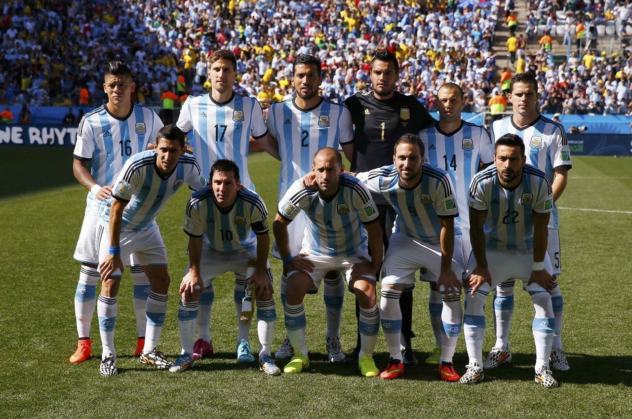 詹姆斯关键时刻稳住节奏（詹姆斯在关键时刻稳控比赛节奏）