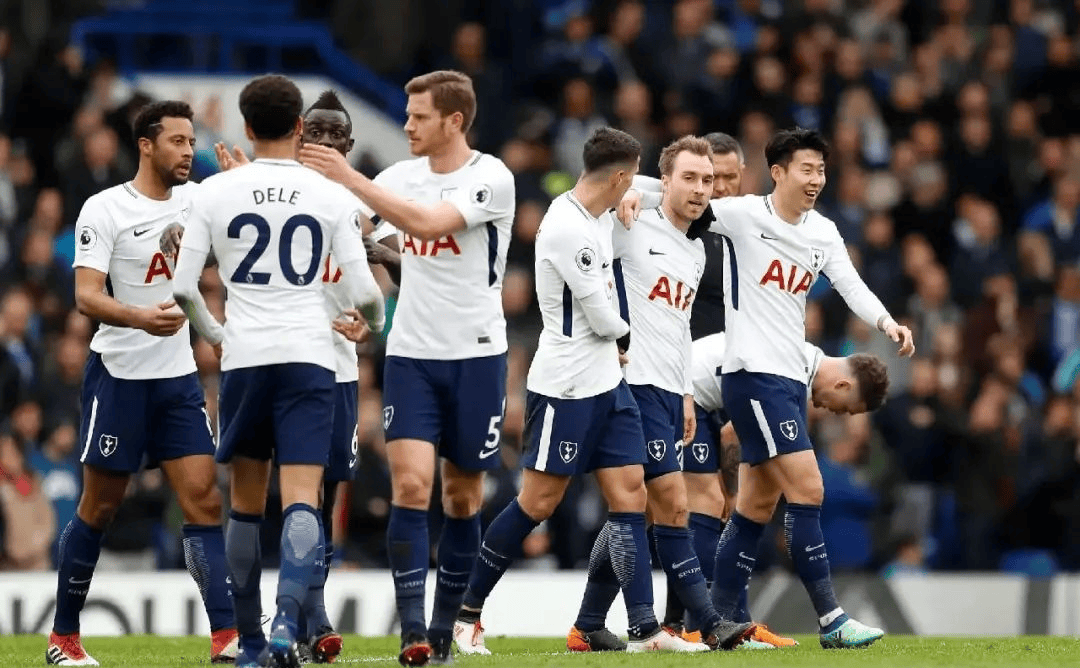 塞尔塔打入第二球后，伯纳乌球场响起嘘声和口哨声（塞尔塔再度破门，伯纳乌嘘声与口哨四起）