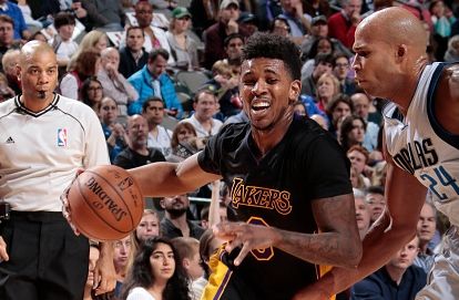 160场追平朗格莱，孔德升至巴萨队史法国球员出场榜第三（孔德代表巴萨出场达160次，追平朗格莱，升至队史法国球员出场第三）